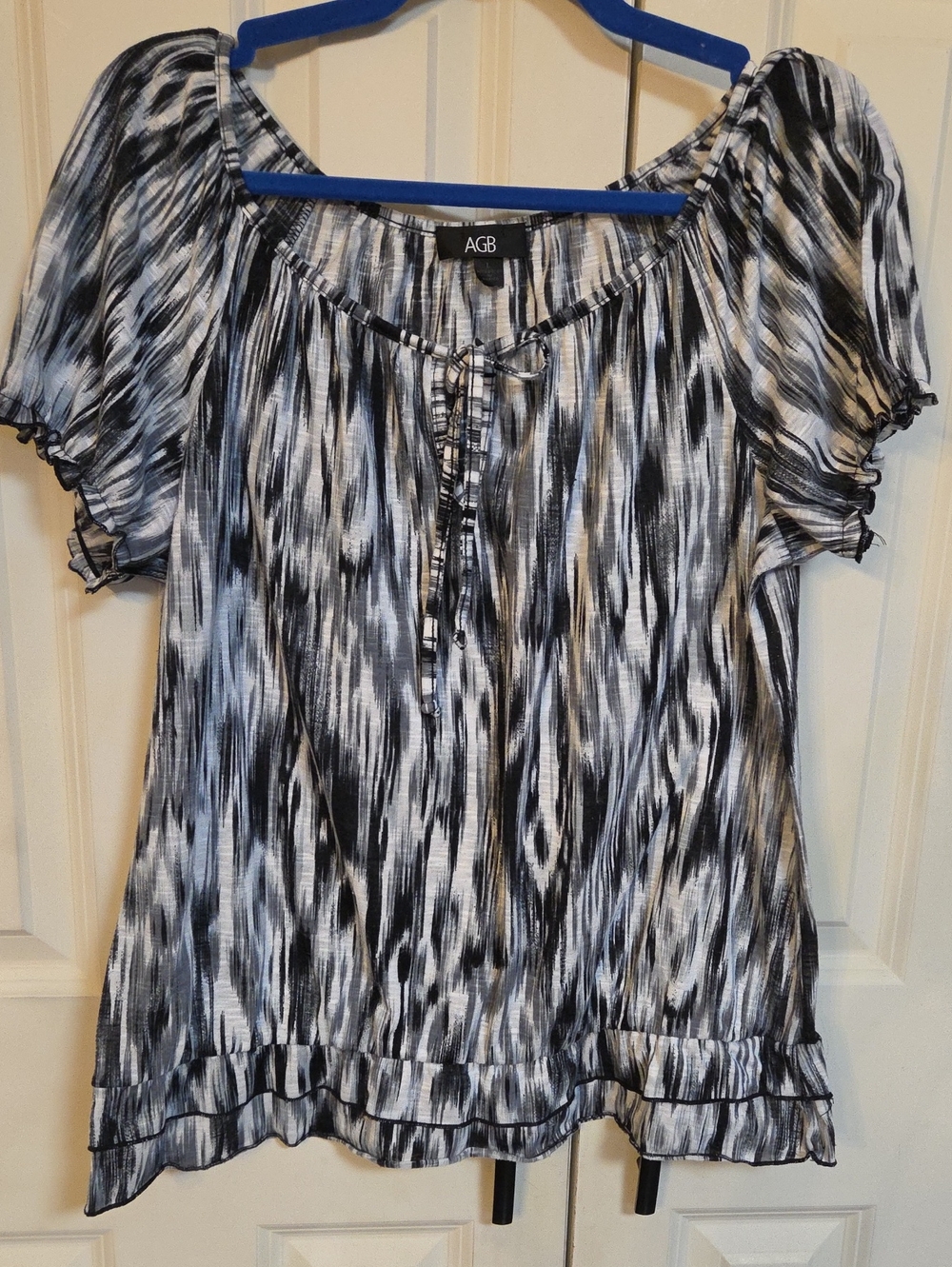AGB Women's Black & White Ikat-Style Peasant Blouse